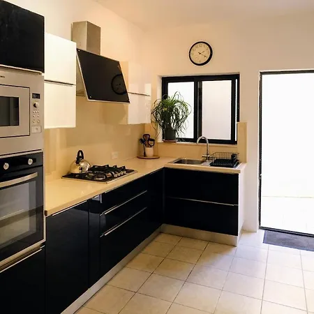 Spacious 3br In Vibrant St Julians *